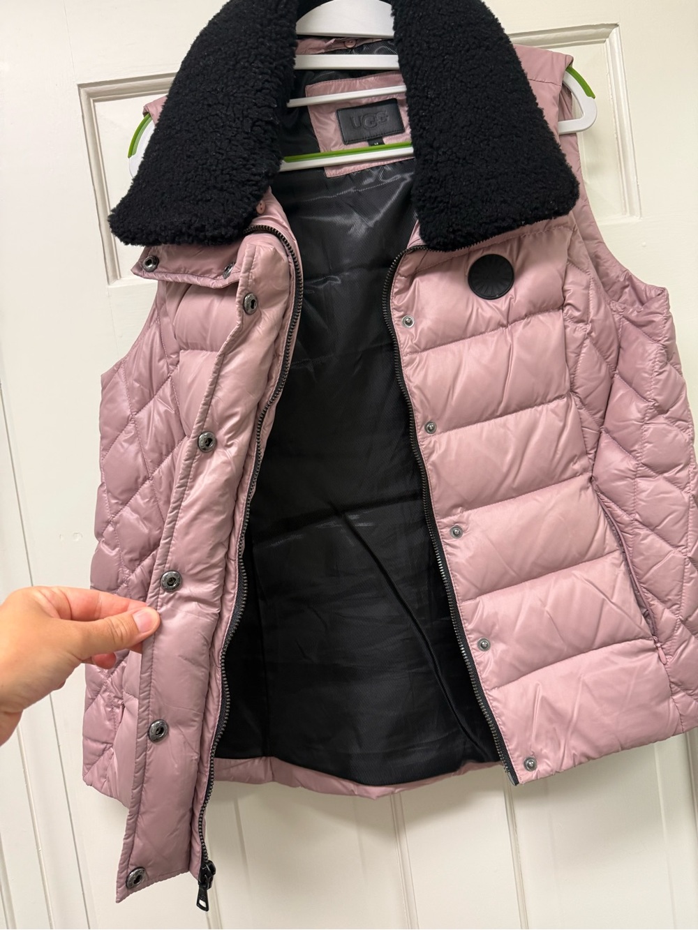 UGG Pink Quilted Puffer Vest Black Sherpa Collar Size Medium - Picture 7 of 11